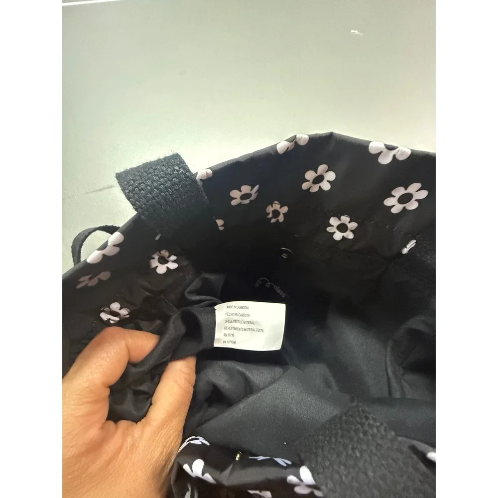 Art Class Black White Floral Daisy Backpack‎ Drawstring Magnetic Snap Closure